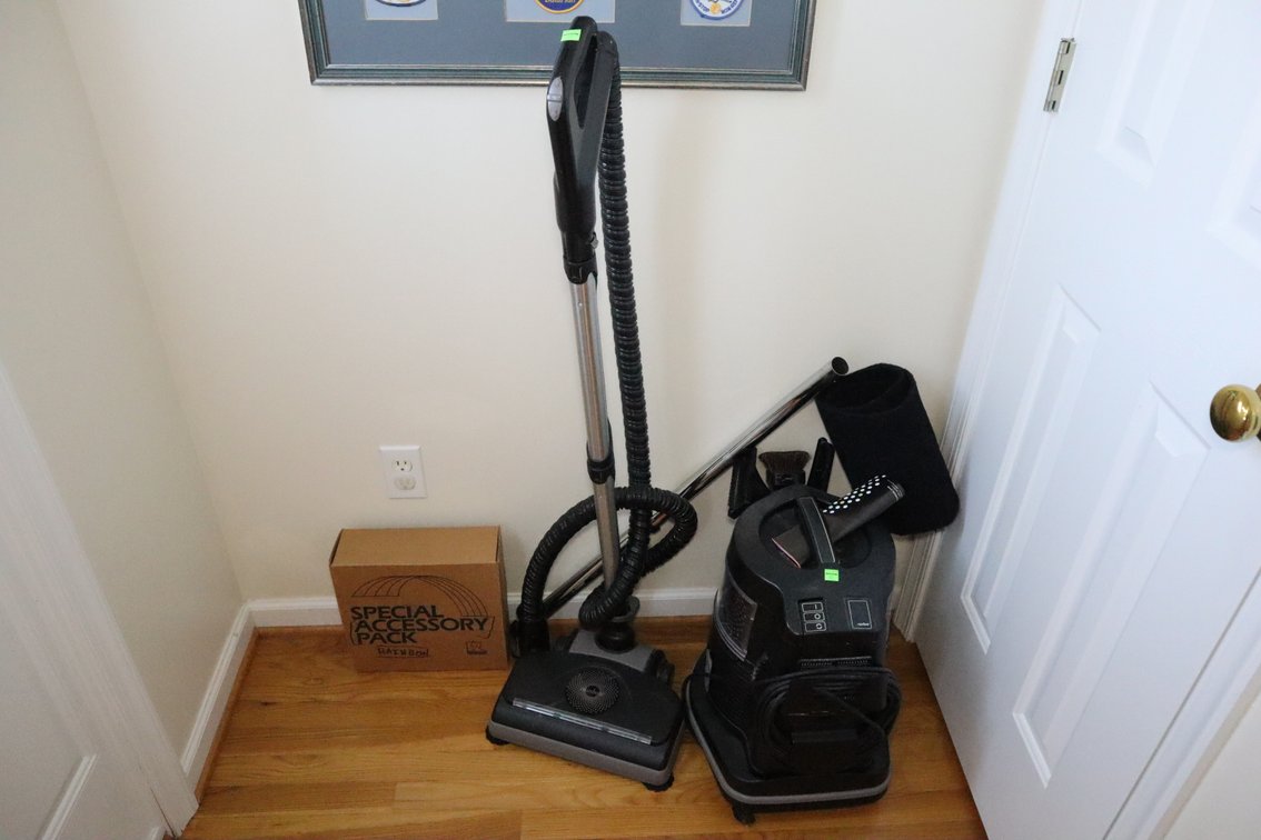 Rainbow Vacuum