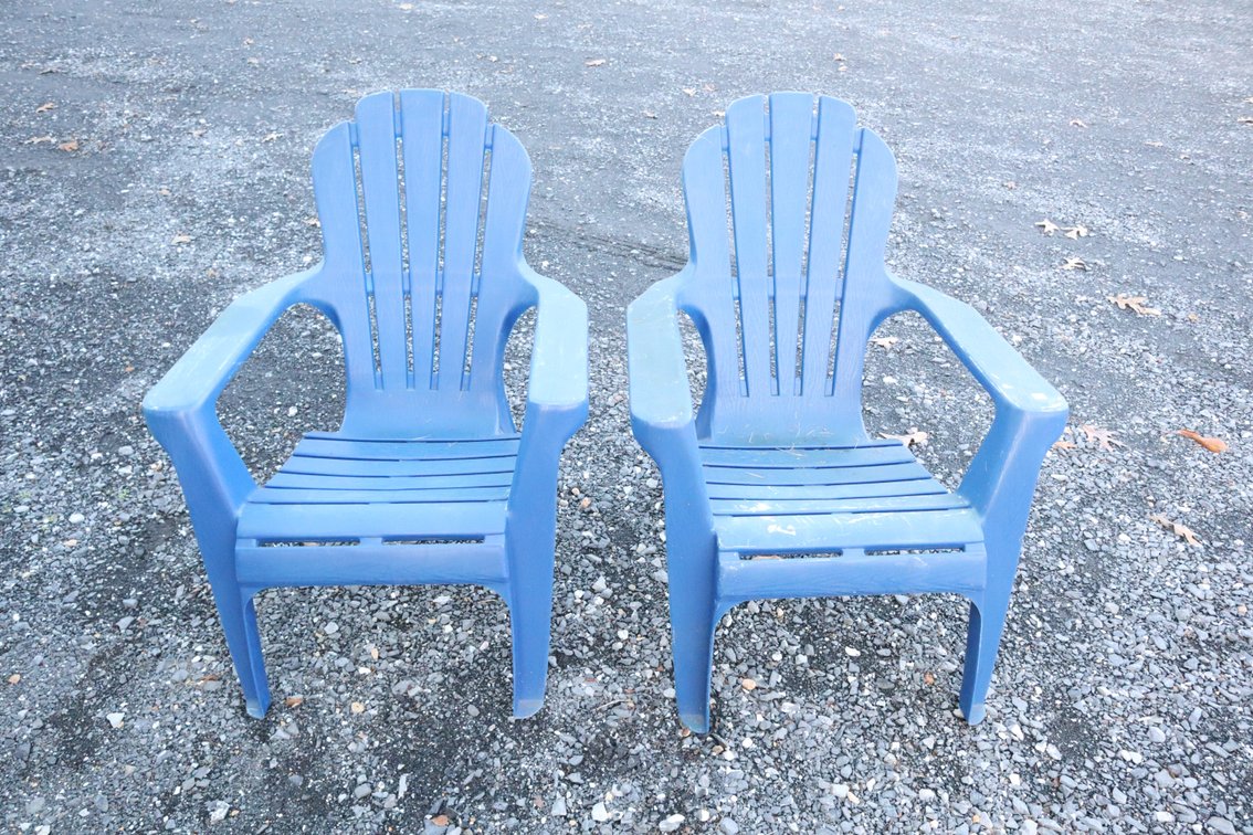 2 Plastic Patio Chairs