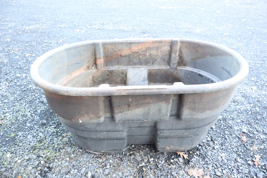 Rubbermaid 100 Gallon Stock Tank