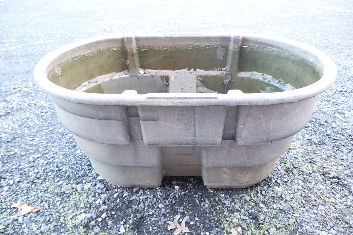 Rubbermaid 100 Gallon Stock Tank