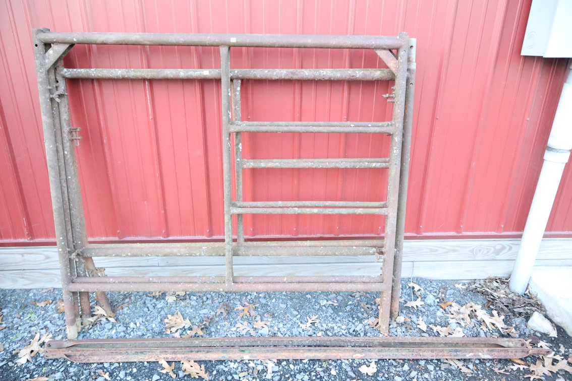 2 Sets of Scaffolding With 1 Set of Cross Braces