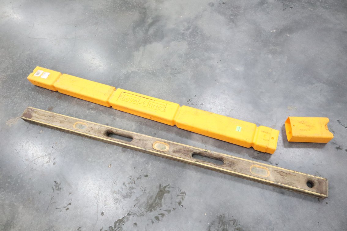 4 Ft Level With Level Guard