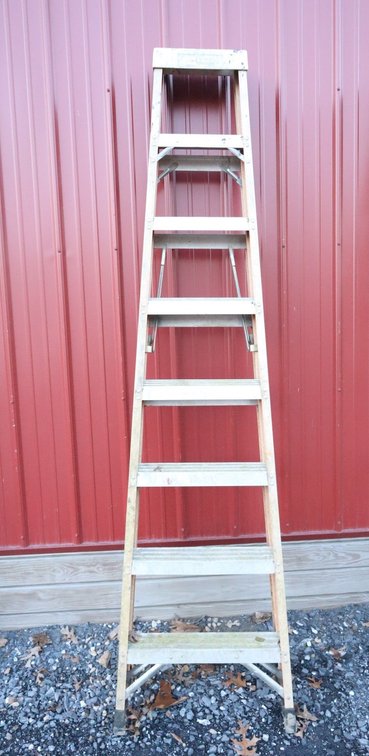 8 Ft Fiberglass Step Ladder