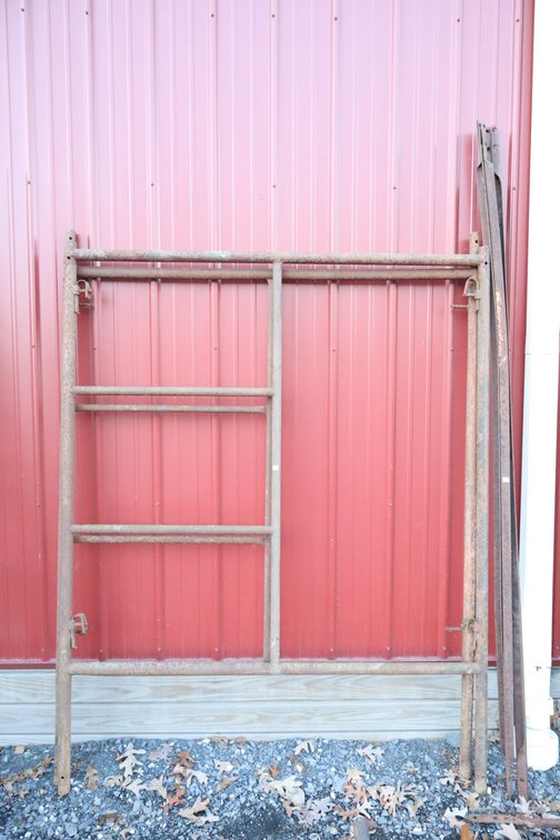 5X6 Ft Set of Scaffolding With Cross Braces
