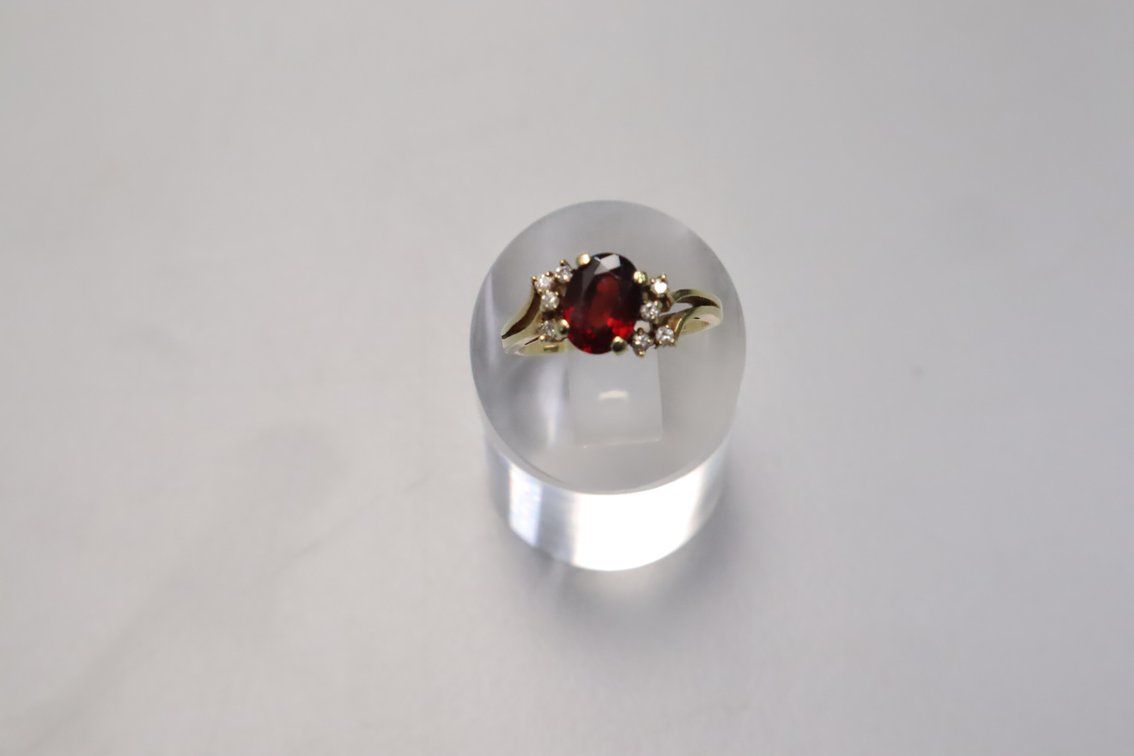 147 14K Yellow Gold Garnet and Diamond Ring