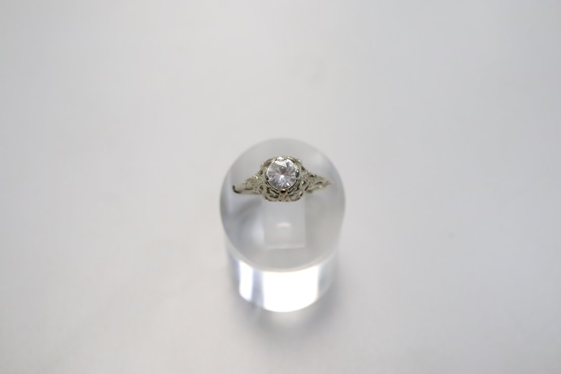 18K White Gold Vintage Ring Cubic Zirconia (not diamond)