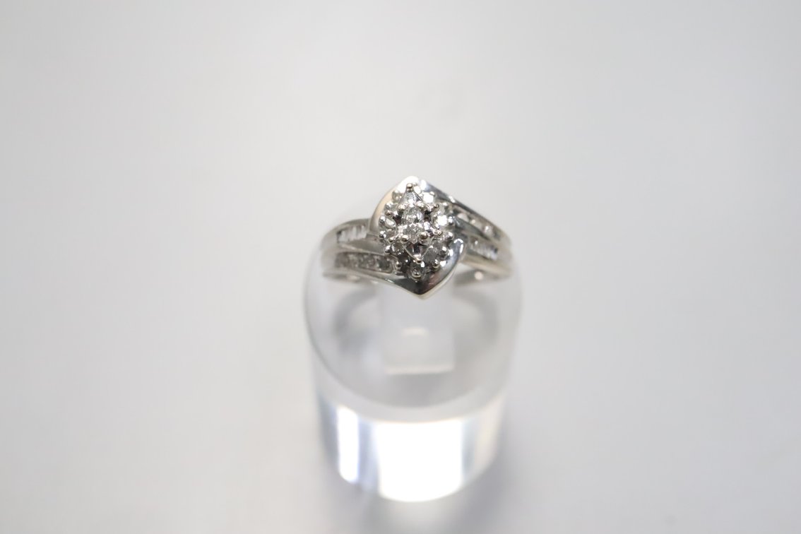 10K White Gold Diamond Ring