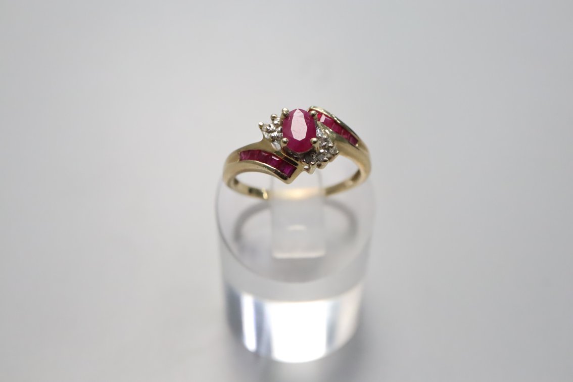 10K Yellow Gold Ruby & Diamond Ring