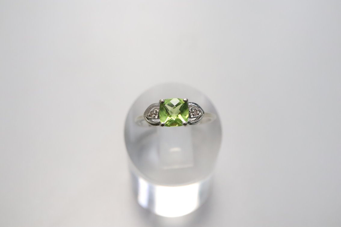 10K White Gold Peridot August Stone