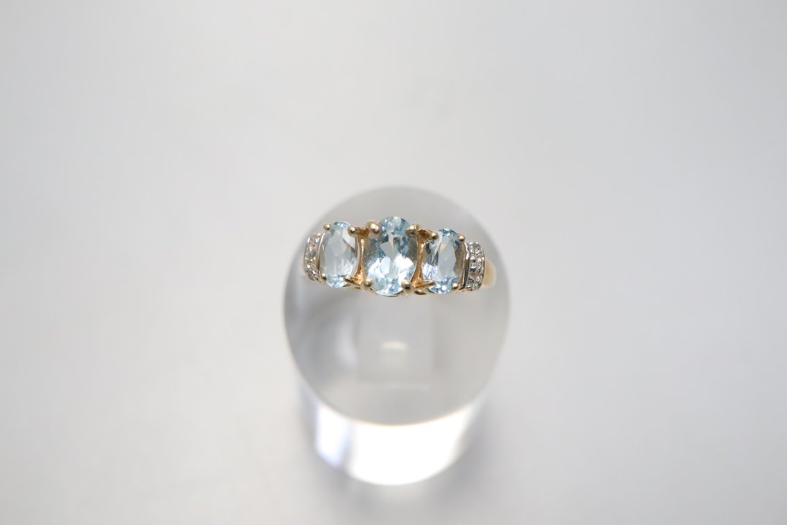 10K Yellow Gold Blue Topaz Ring