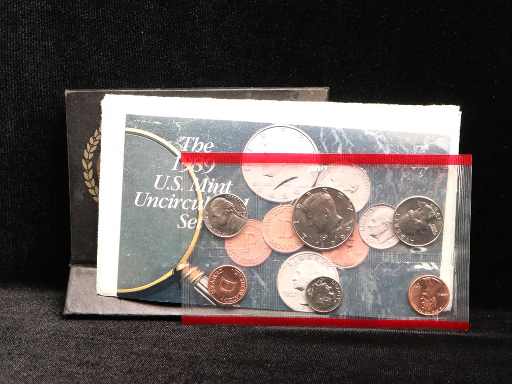 (1) 1989 Mint Set (1) JFK Memorial Medal