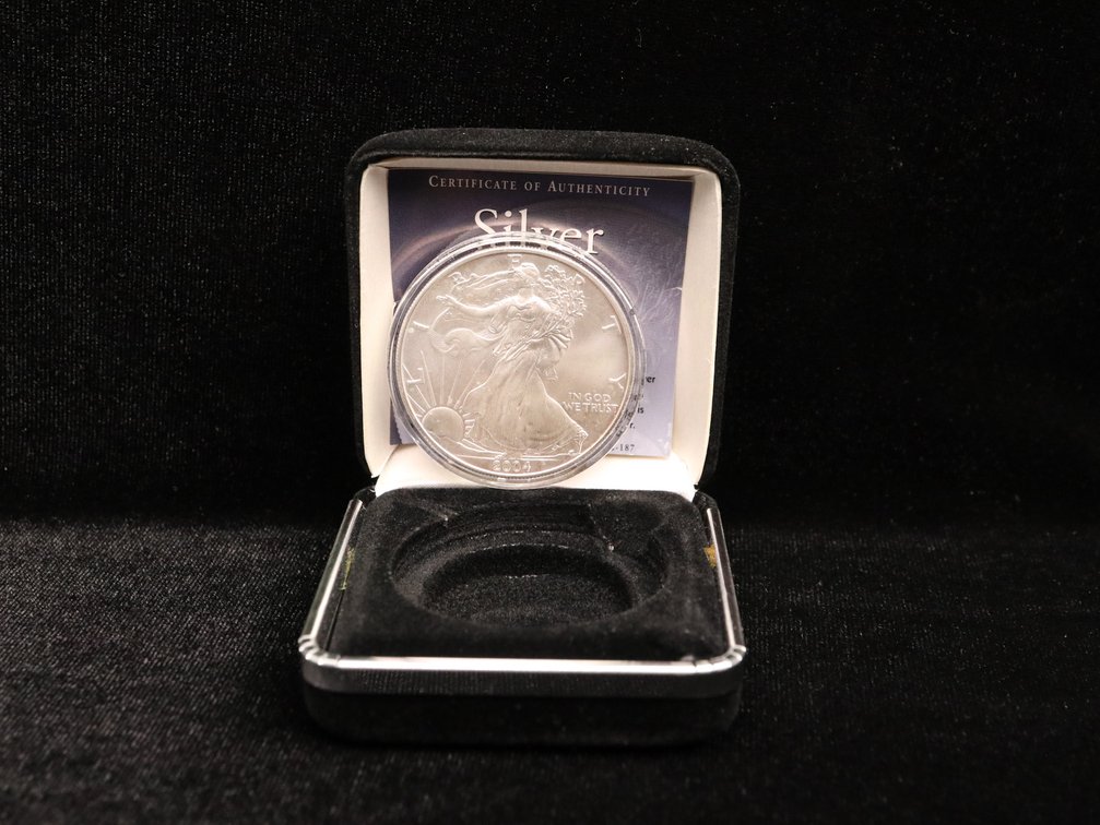 2004 Silver Eagle UNC 9/11 Commemorative 999,