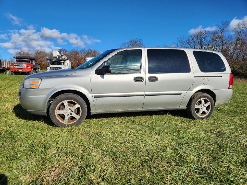 2008 Chevrolet Uplander Van - Needs transmission