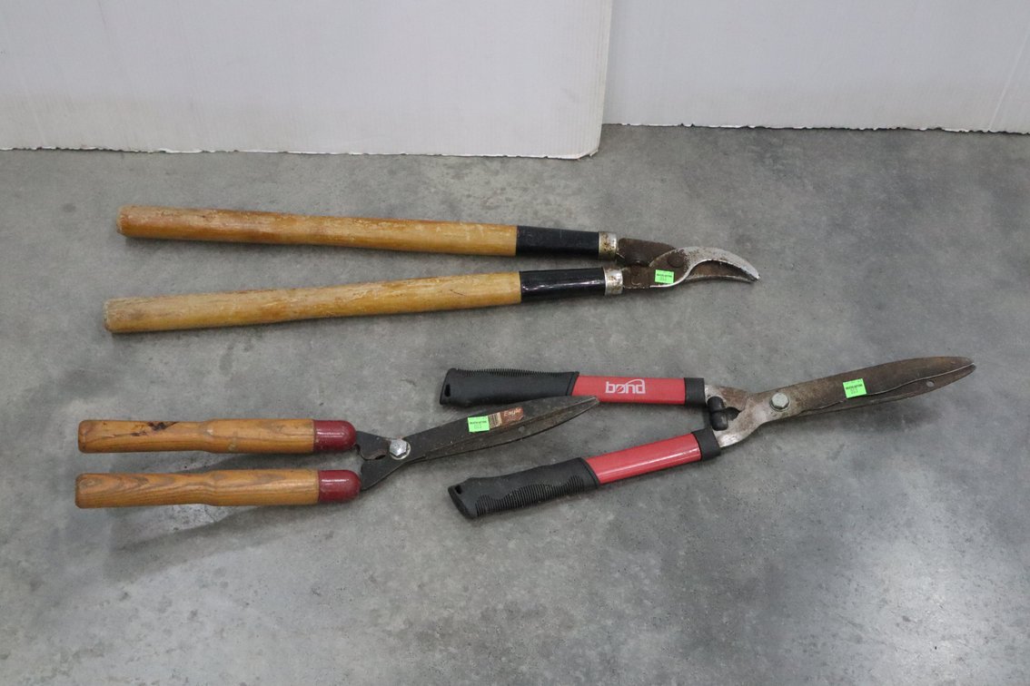 Group of Pruners