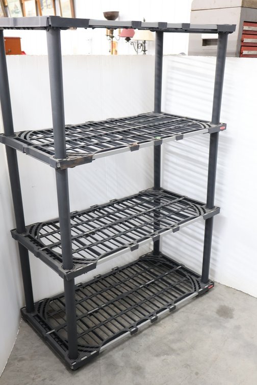 Rubbermaid Shelf
