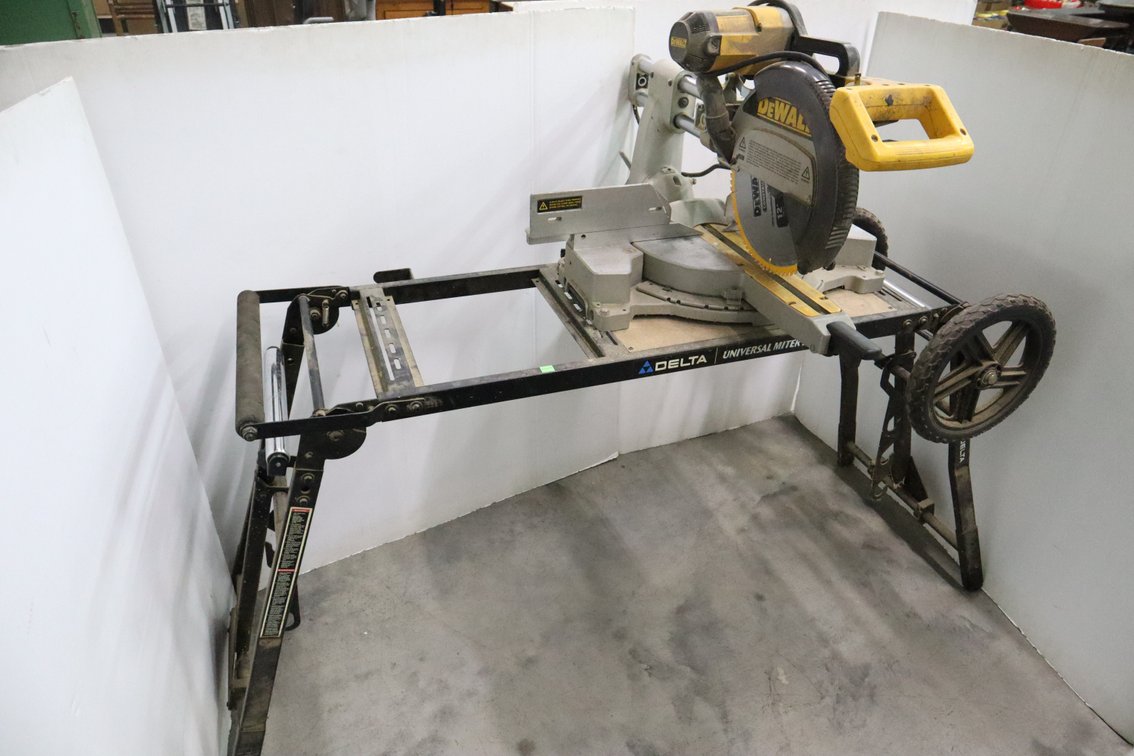 Dewalt 12-Inch Sliding Compound Miter Saw With Delta Folding Stand
