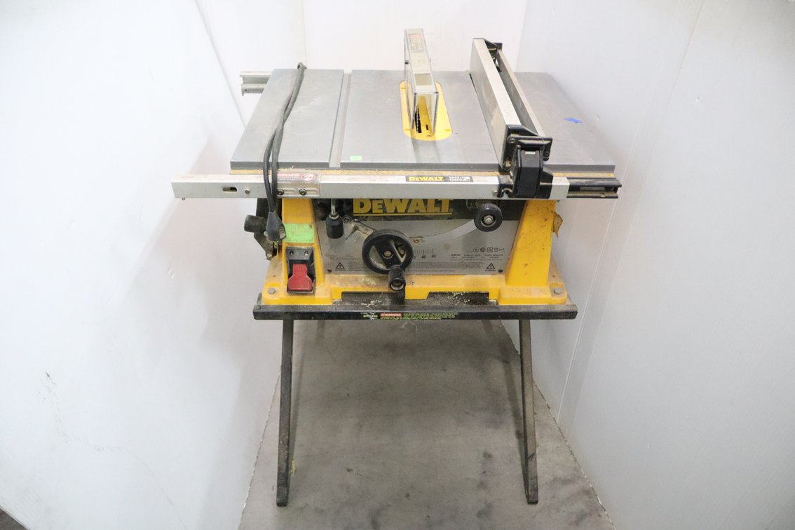 Dewalt 10-Inch Table Saw With Stand