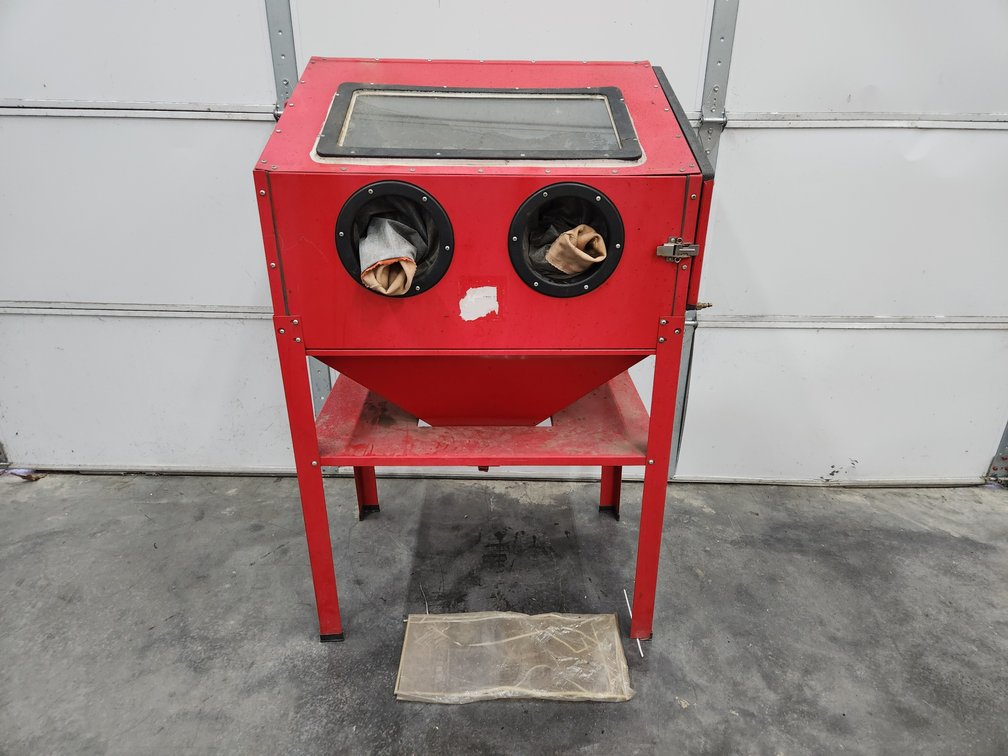 Sandblasting cabinet
