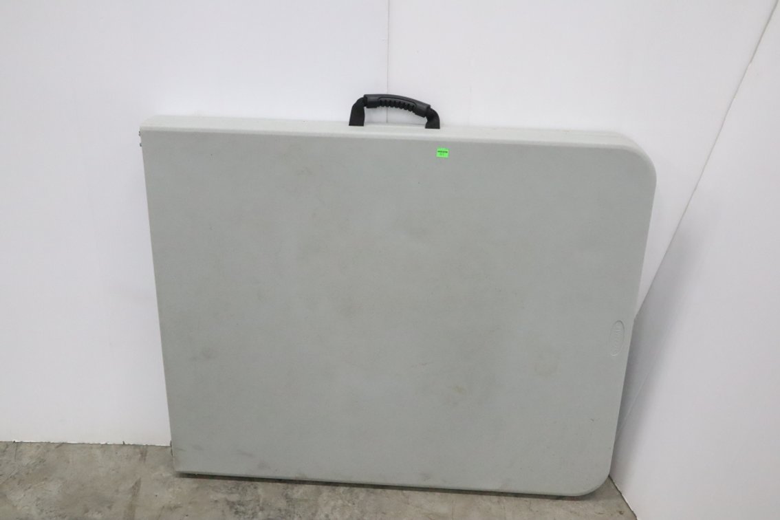 6 Foot Folding Table