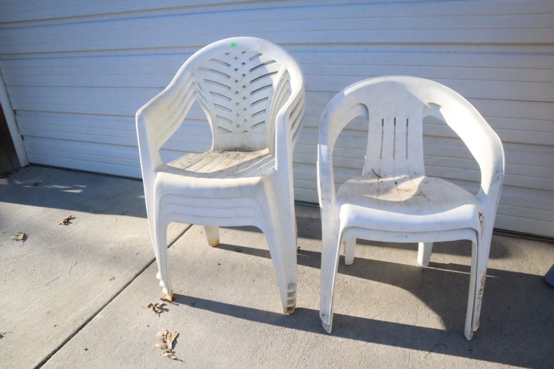 6 Plastic Patio Chairs