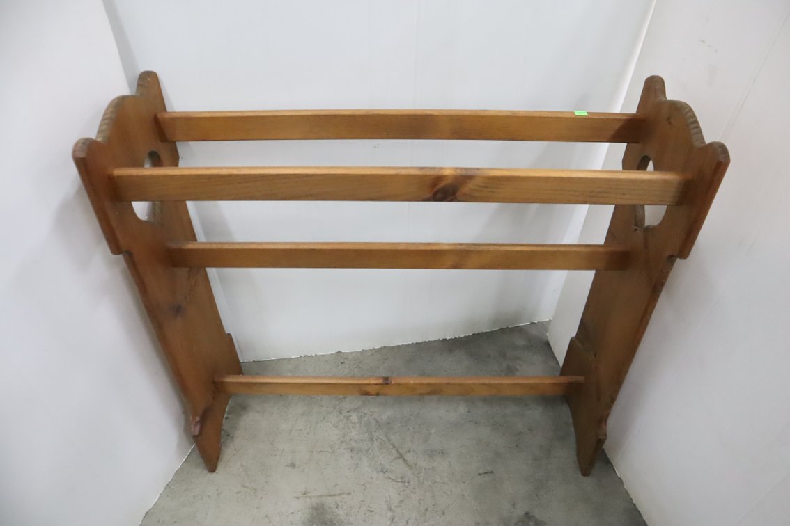 Wooden Quilt Rack