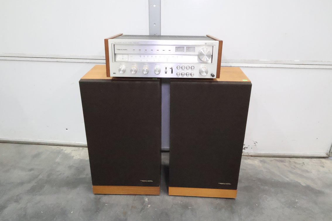 Realistic Stereo Receiver and Speakers