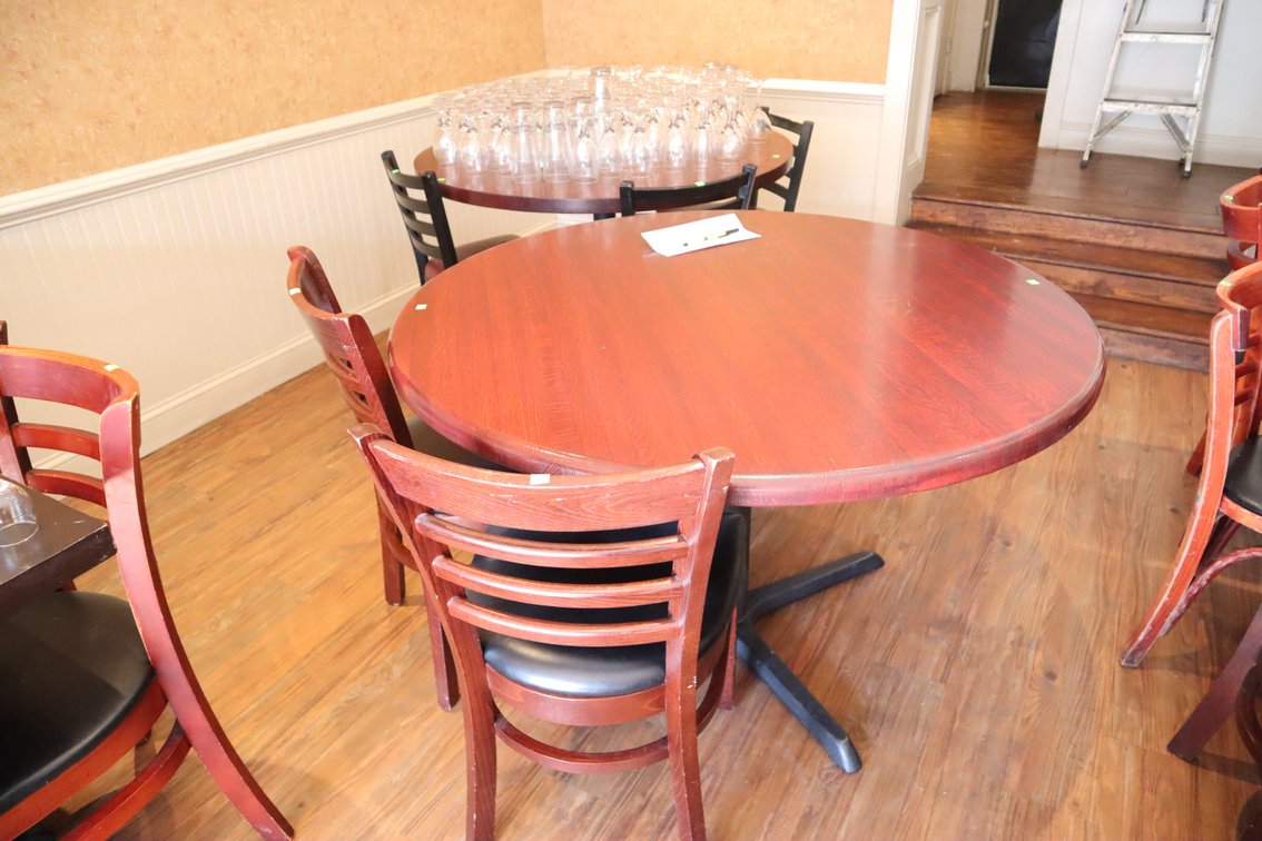 Round Dining Room Tables, Chairs, Glassware
