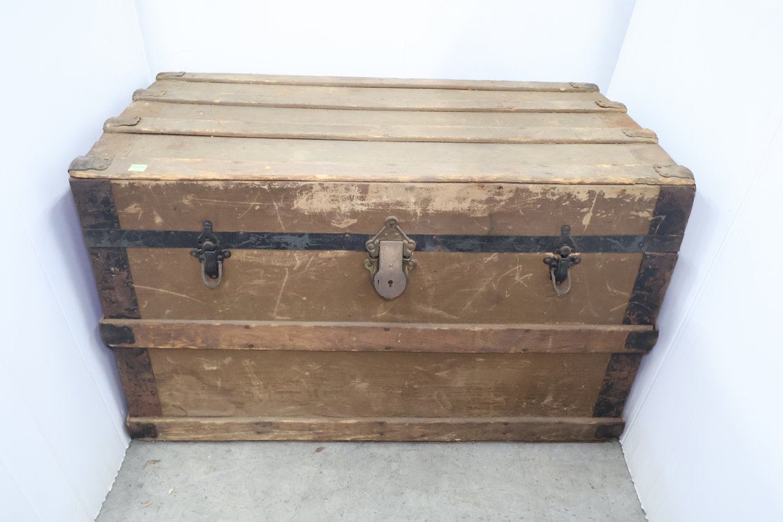 Vintage Flat Top Trunk