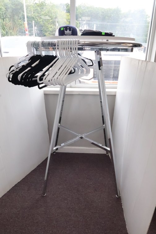 Round Clothing Rack Display