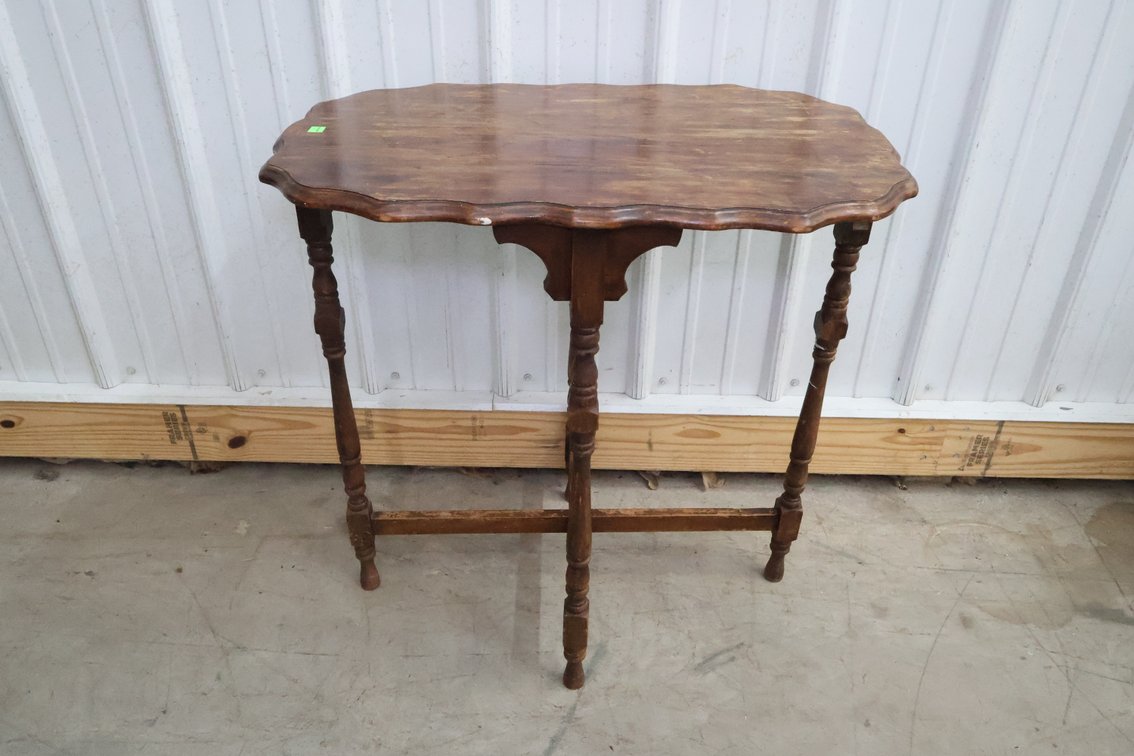 Scalloped Edge Accent Table