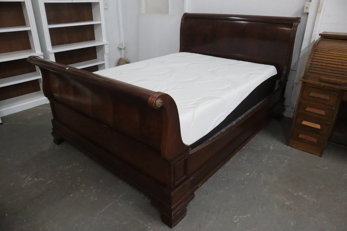 Ethan Allen Mahogany Sleigh Bed