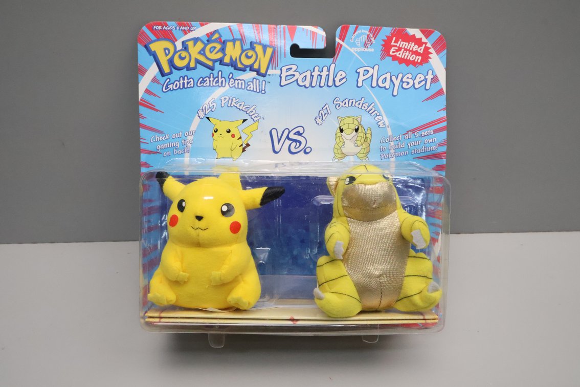 1999 Pikachu Sandshrew Battle Playset