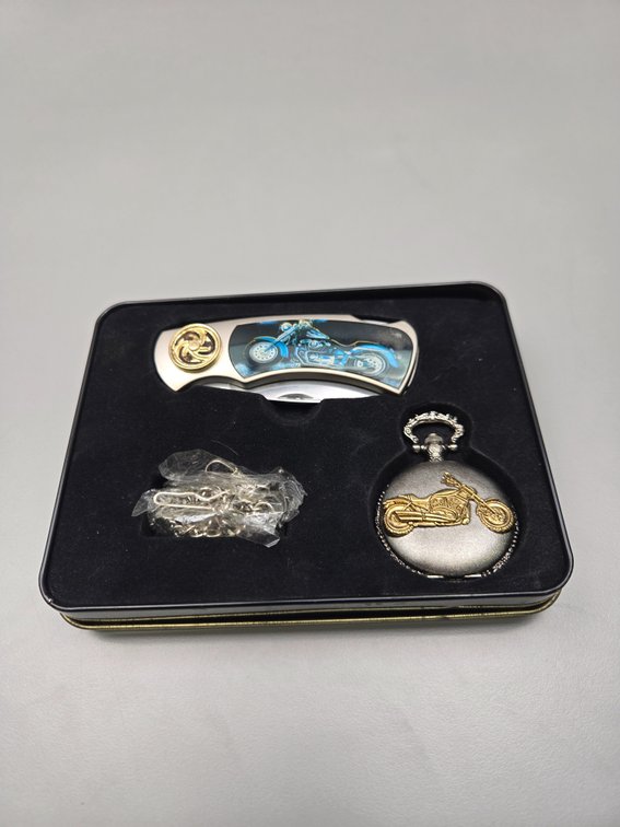 Generic 1 Novelty Collectible Set - Quartz / Stainless