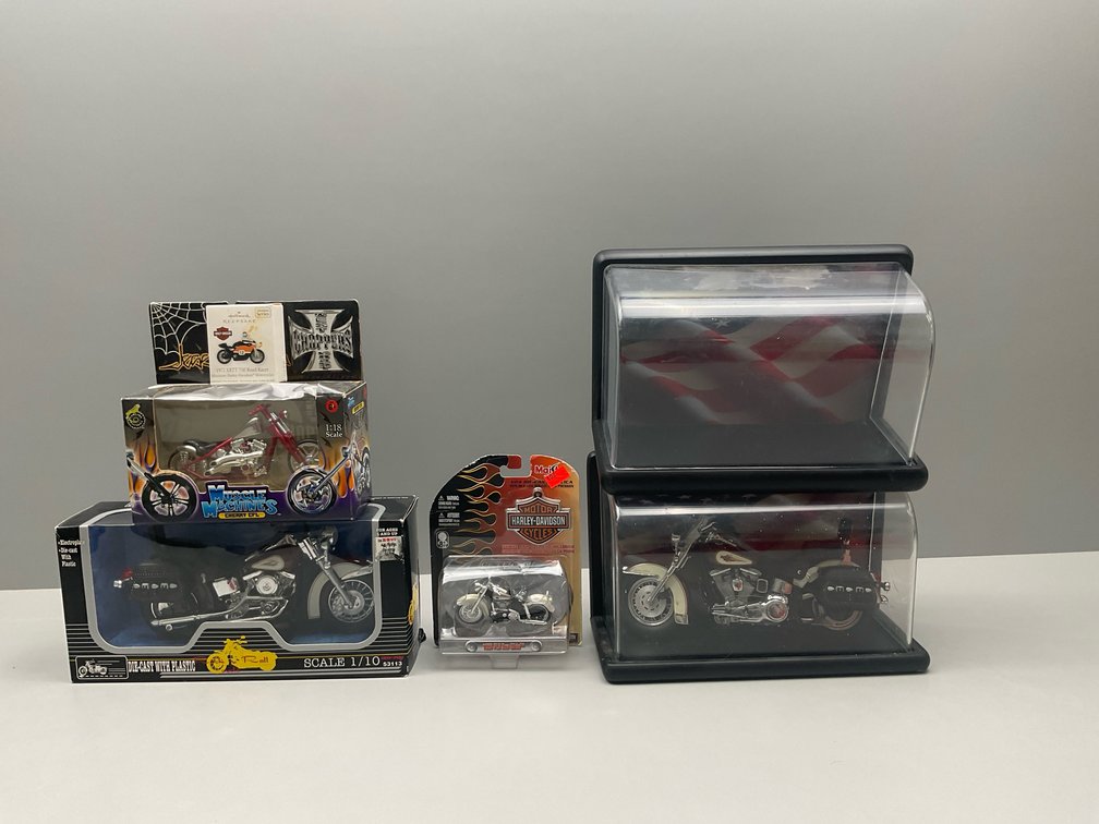 Harley-Davidson & Mixed Brands Die-Cast Motorcycle Models - XR-750 & Road King