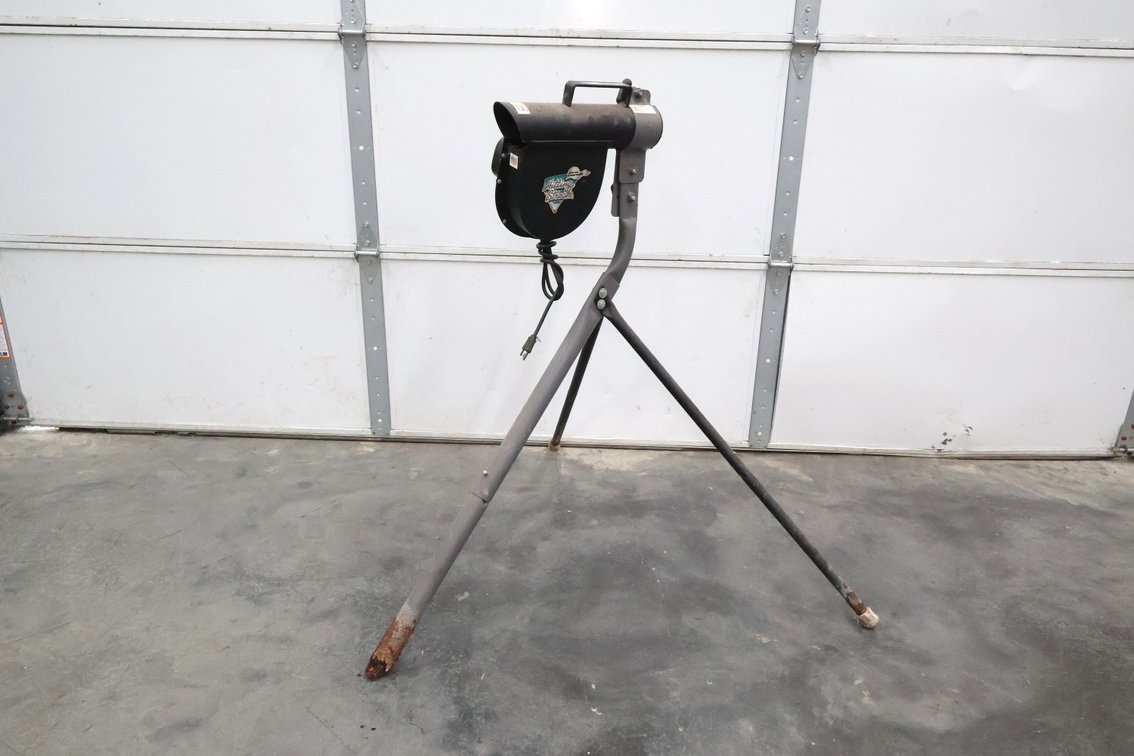 Curveball Pitching Machine