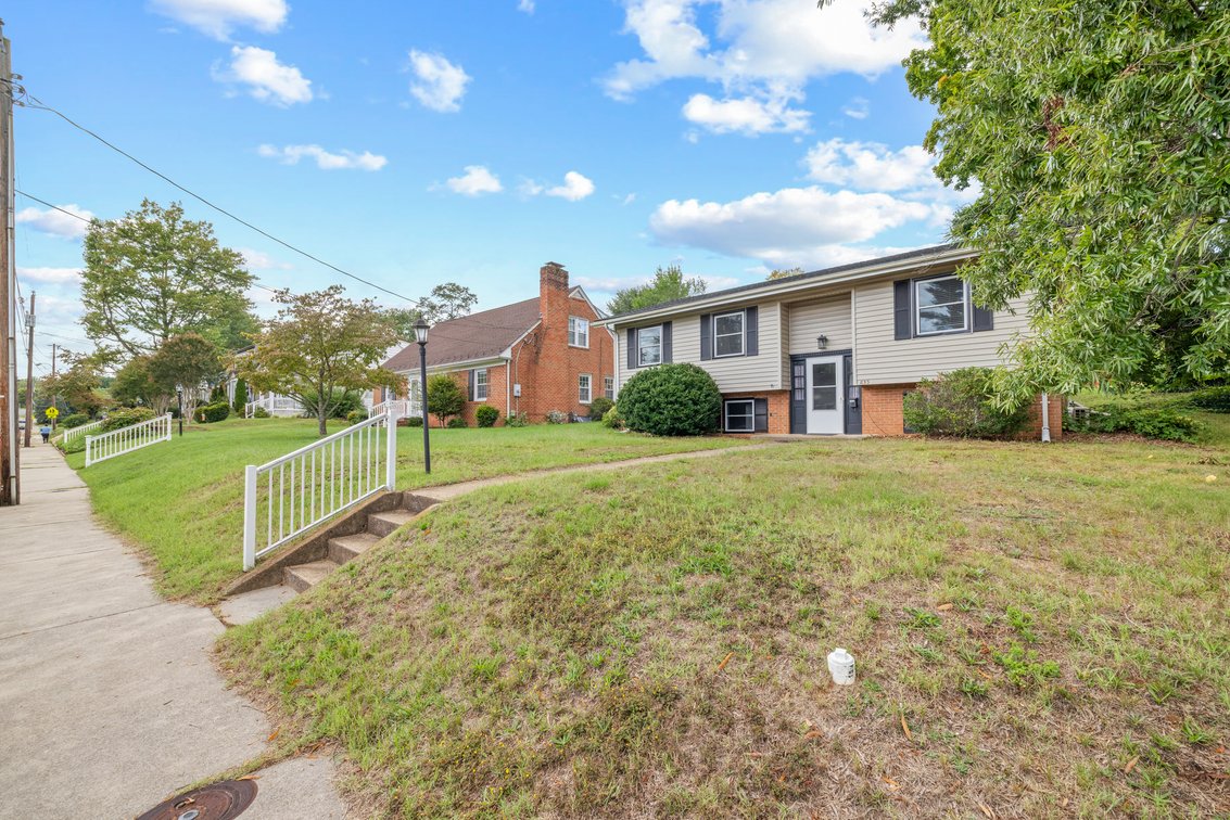 Image for 833 Jefferson Ave, Waynesboro Real Estate Auction