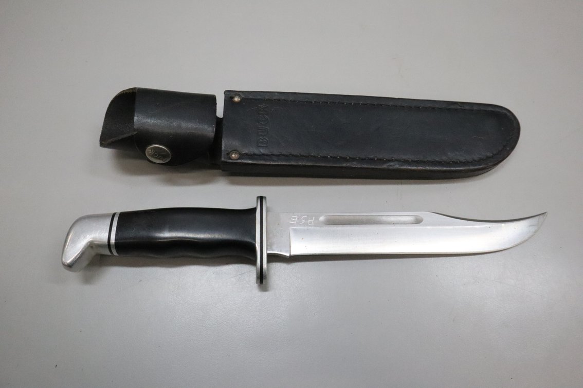 Buck 120 Fixed-Blade Knife with Leather Sheath