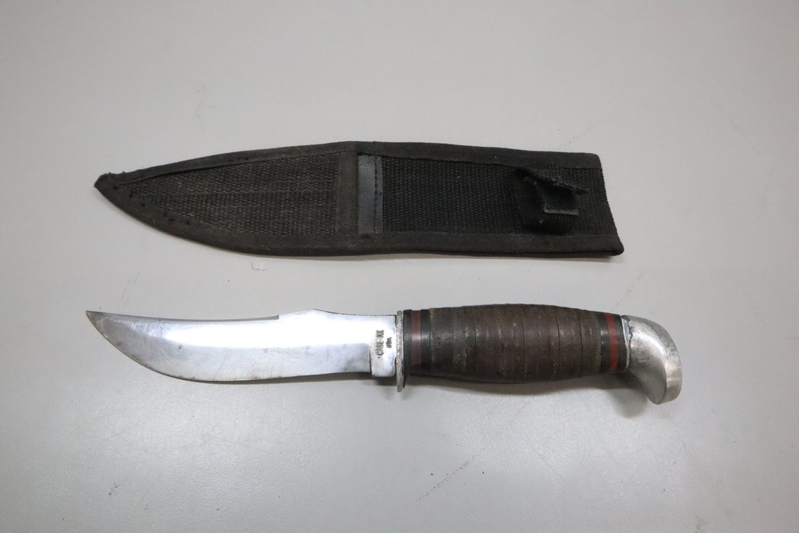 Case XX 323-5 Fixed Blade Hunting Knife with Sheath