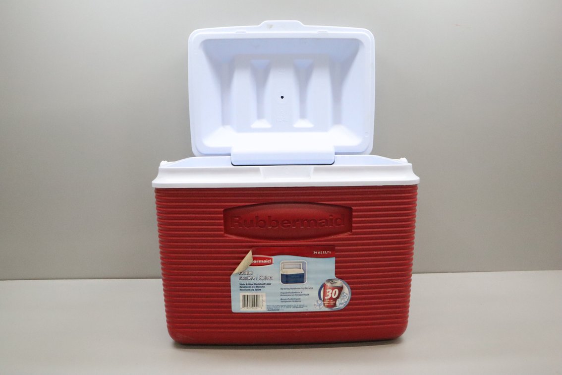 Rubbermaid 24 Qt Cooler