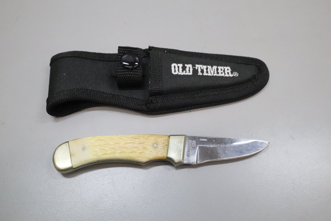 Pocket Knives and Sheath