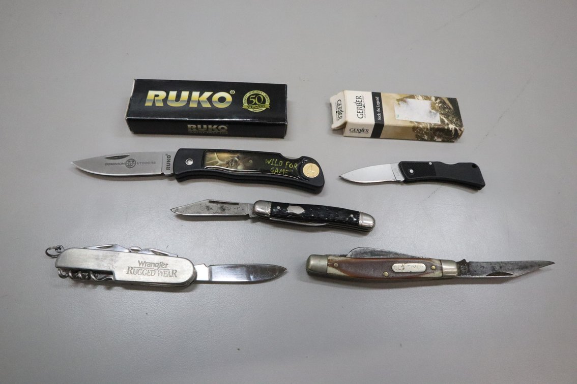 5 Folding Pocket Knives Including Gerber, Schrade Old Timer, Ruko, and More