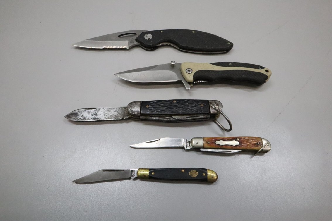 Folding Pocket Knives - Buck, Camillus, Schrade, Imperial