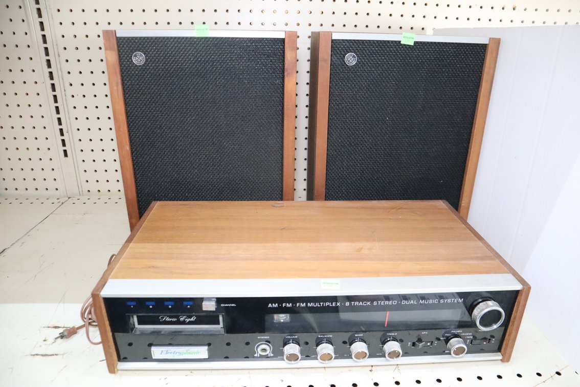 Electrophonic 8-Track Am Fm Stereo With Speakers
