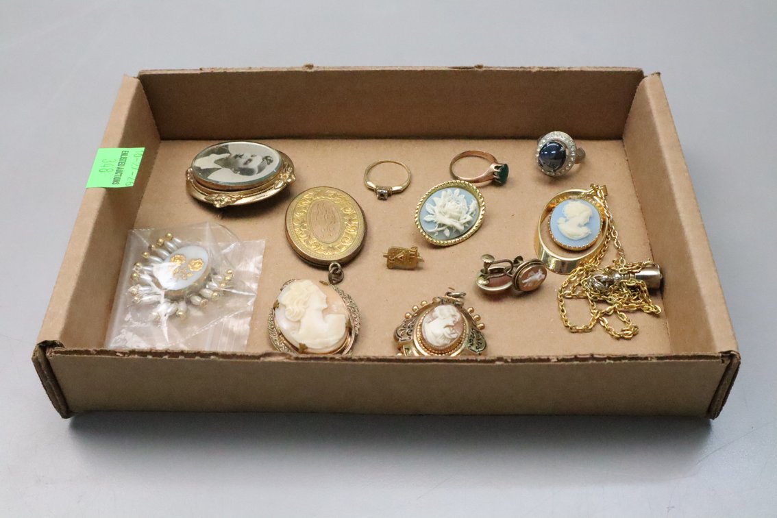 Cameo Pendant, Rings