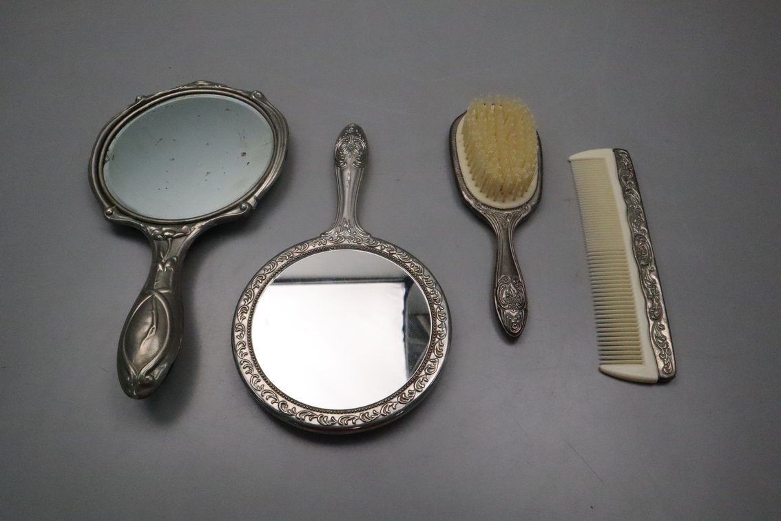 Dresser Top Set