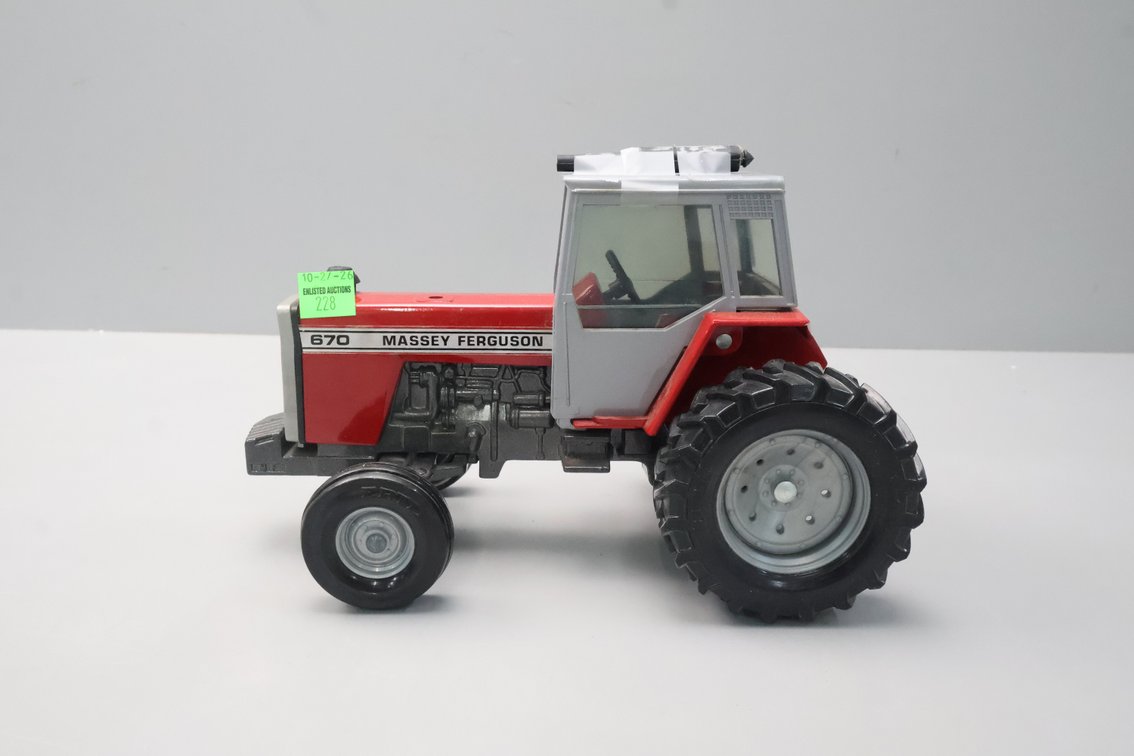 Massey Ferguson 670 Toy Tractor