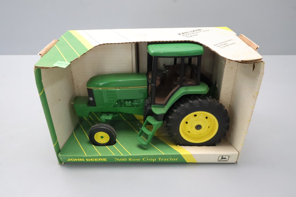 John Deere 7600 Row Crop Tractor