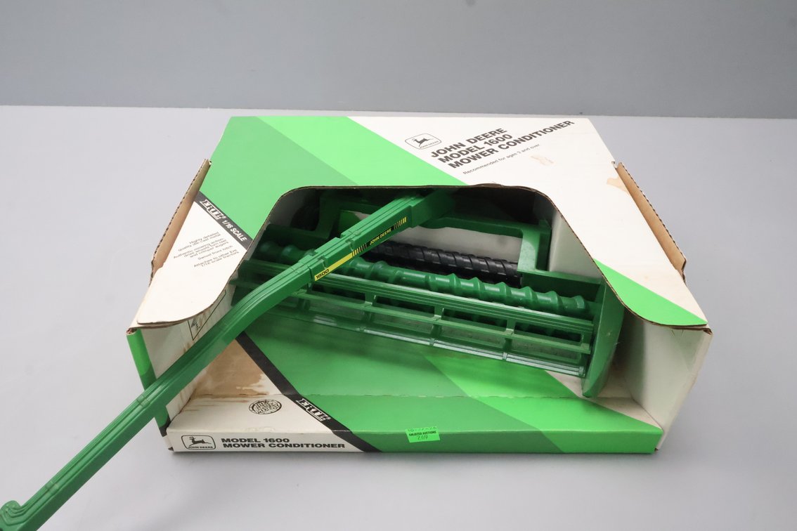 John Deere Model 1600 Mower Conditioner