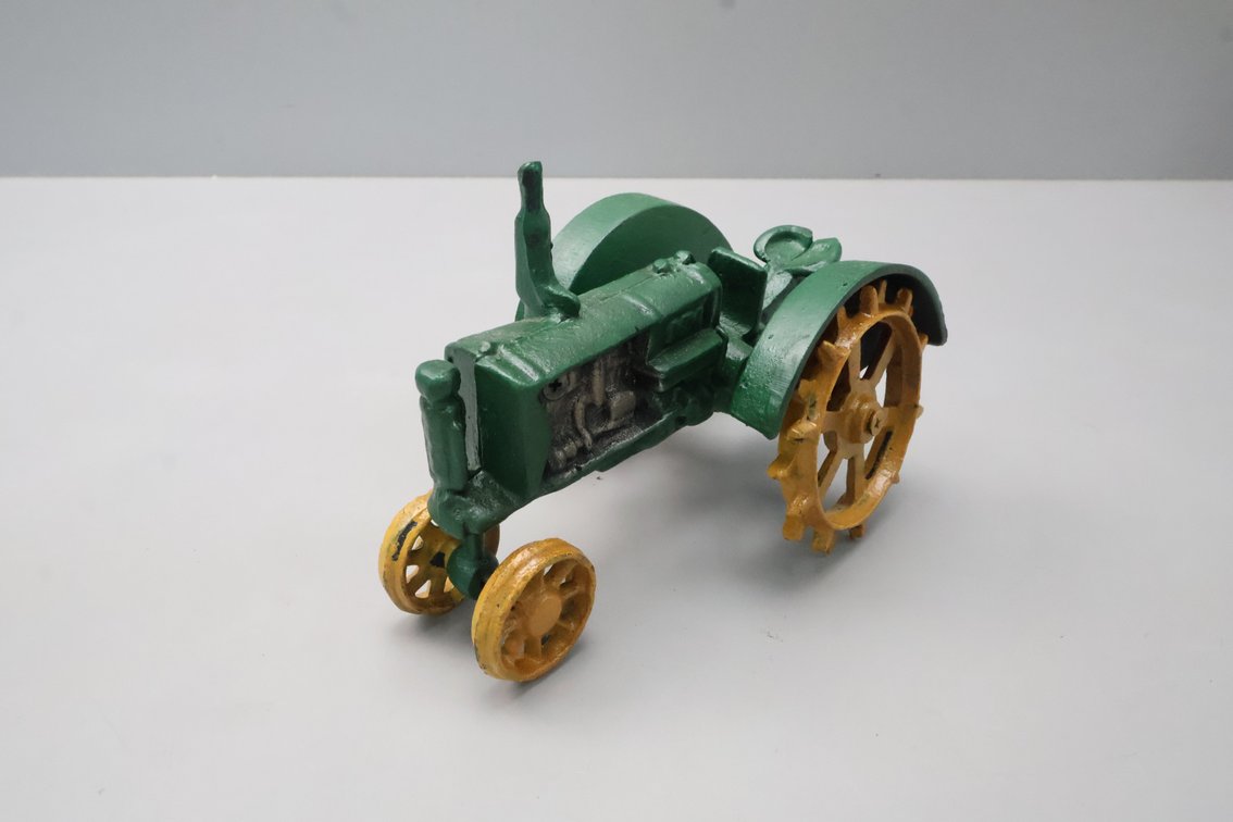 John Deere X518 Tractor
