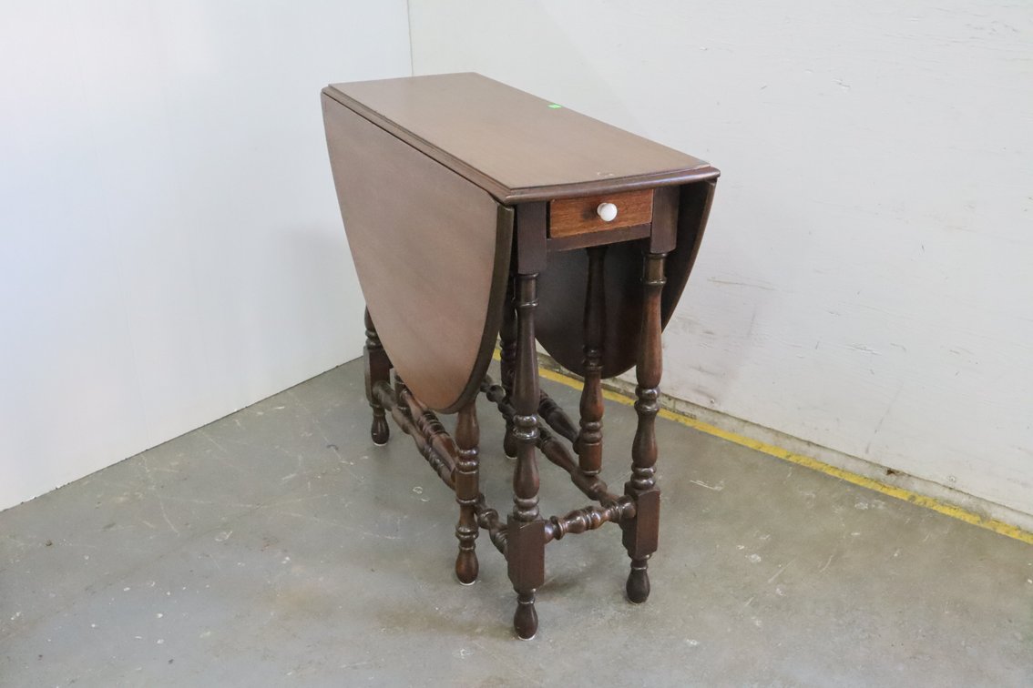 Drop Leaf Gate Leg Table